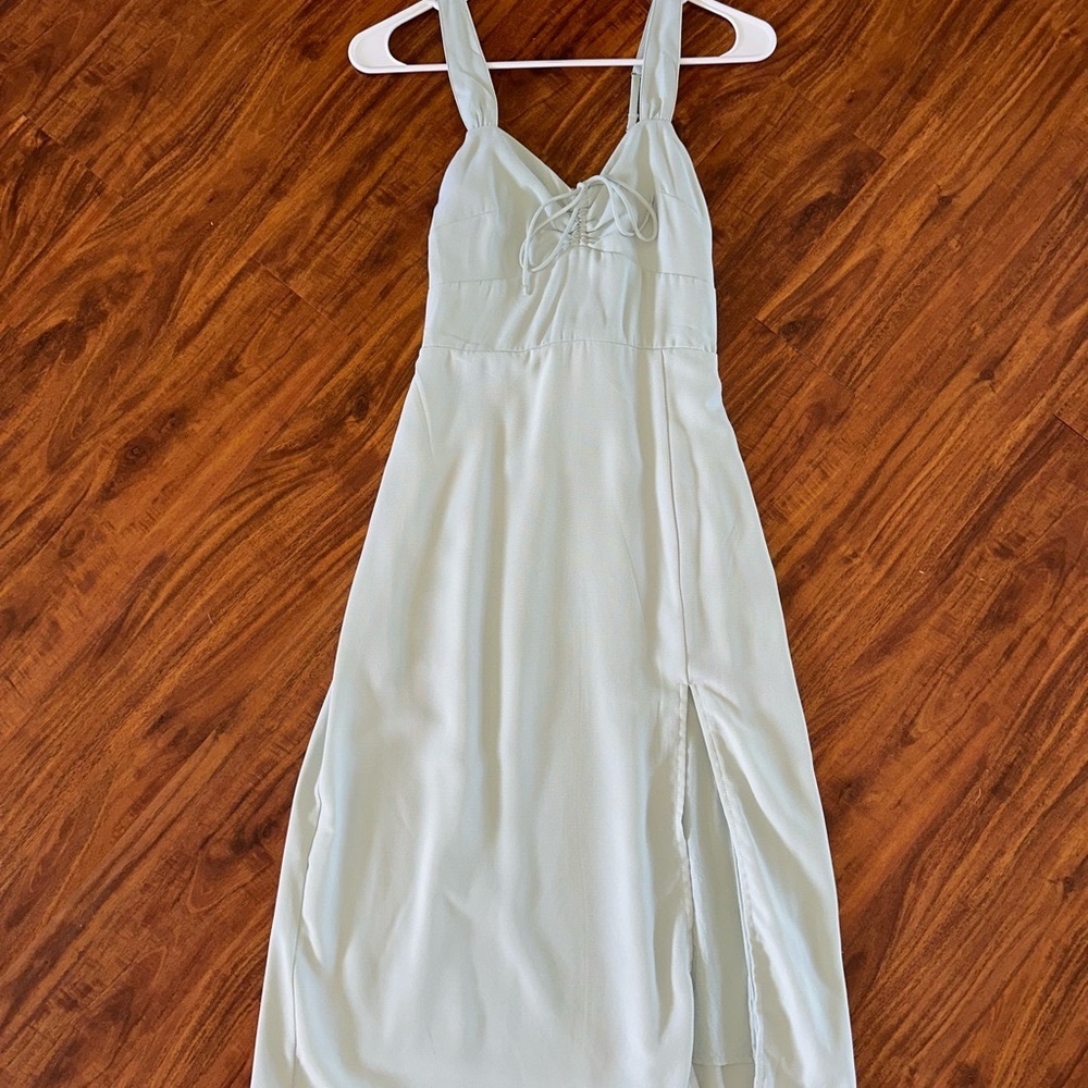 Elegant Light Mint Green Sleeveless Dress